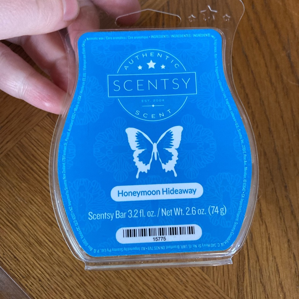 Scentsy Honeymoon Hideaway
